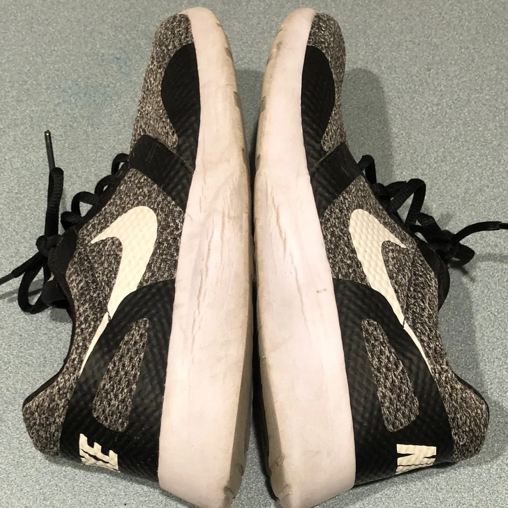 Nike Gray and Black Athletic Shoes - Picture 15 of 15